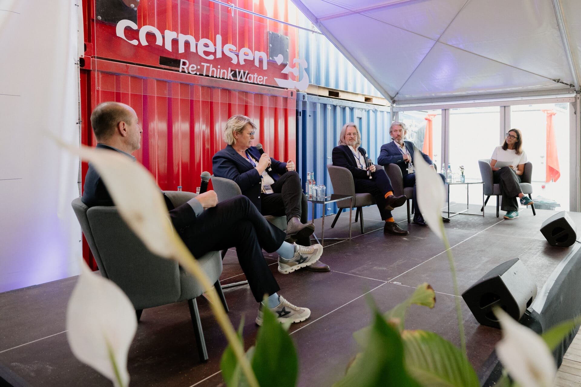 Diskussionsrunde auf der Bühne beim 25-jährigen Jubiläum der Cornelsen Group in Essen